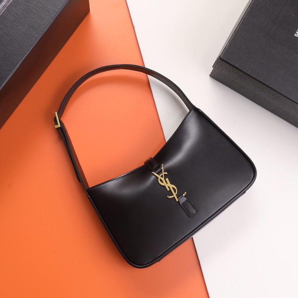 ✅Yves Saint Laurent LE 5 À 7 IN SMOOTH LEATHER